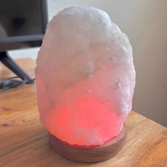 Saltean Wellness - Color Changing USB - White Himalayan Salt Lamp - Picture 5 of 5